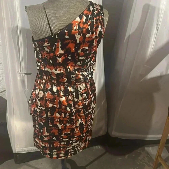 Banana Republic Satiny Dress,  One shoulder, Size 4 - Picture 5 of 6